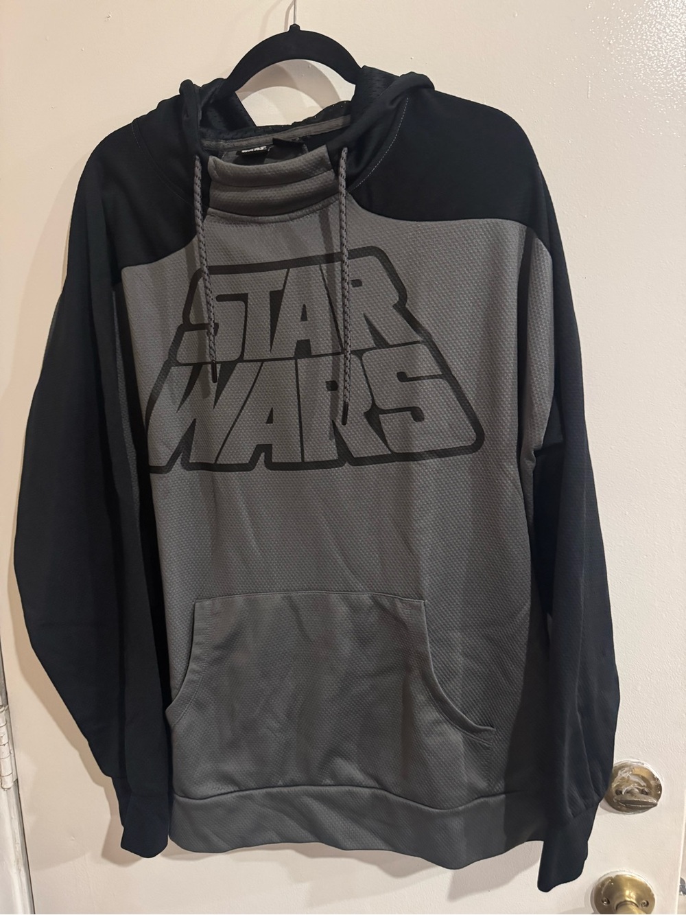 Star Wars Men's Gray & Black Crewneck Pullover
